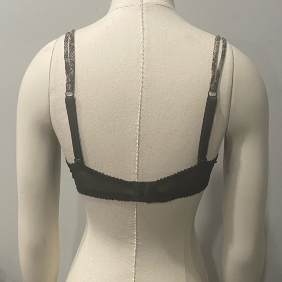 Jezebel 36C
animal print bra - Picture 5 of 8